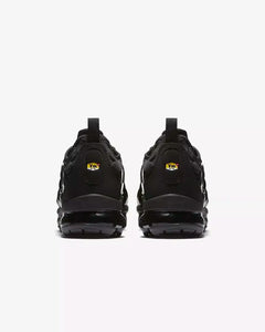 Nike Air Vapormax Plus Men and Women Trainers Running Shoes Flyknit Sneakers with Air Sole Nike Sneaker